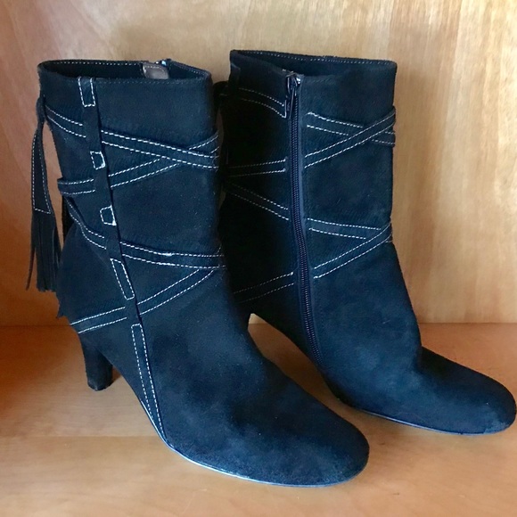 Black Tassel Boots by Bisou Bisou size 7 1/2 - Picture 2 of 5